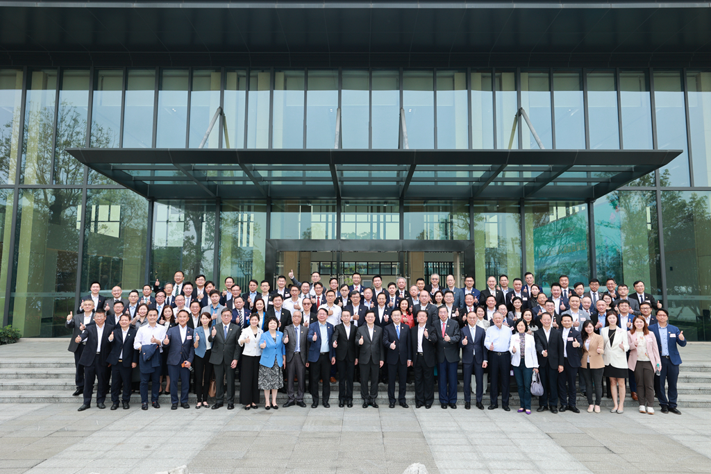 香港特区政府及立法会代表团旅行调研广州沥滘地埋式生态利盈娱乐厂